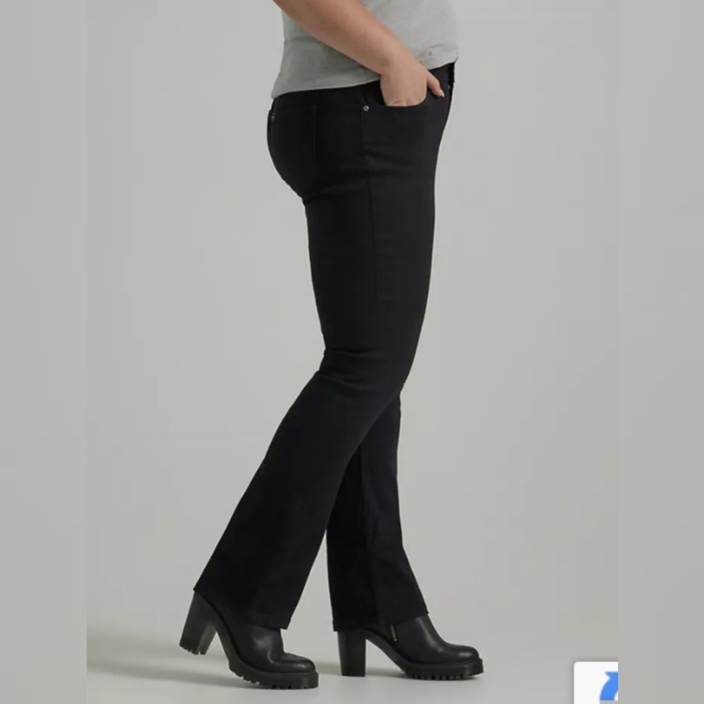 Women's size 18(long).  LEE Jeans. Bootcut. Midrise. Friction Resistant. Black.